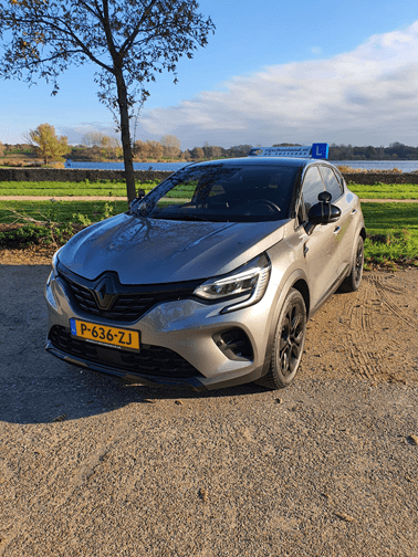 Leerling met rijinstructeur